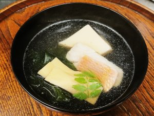 ごま豆腐と金目鯛の椀物